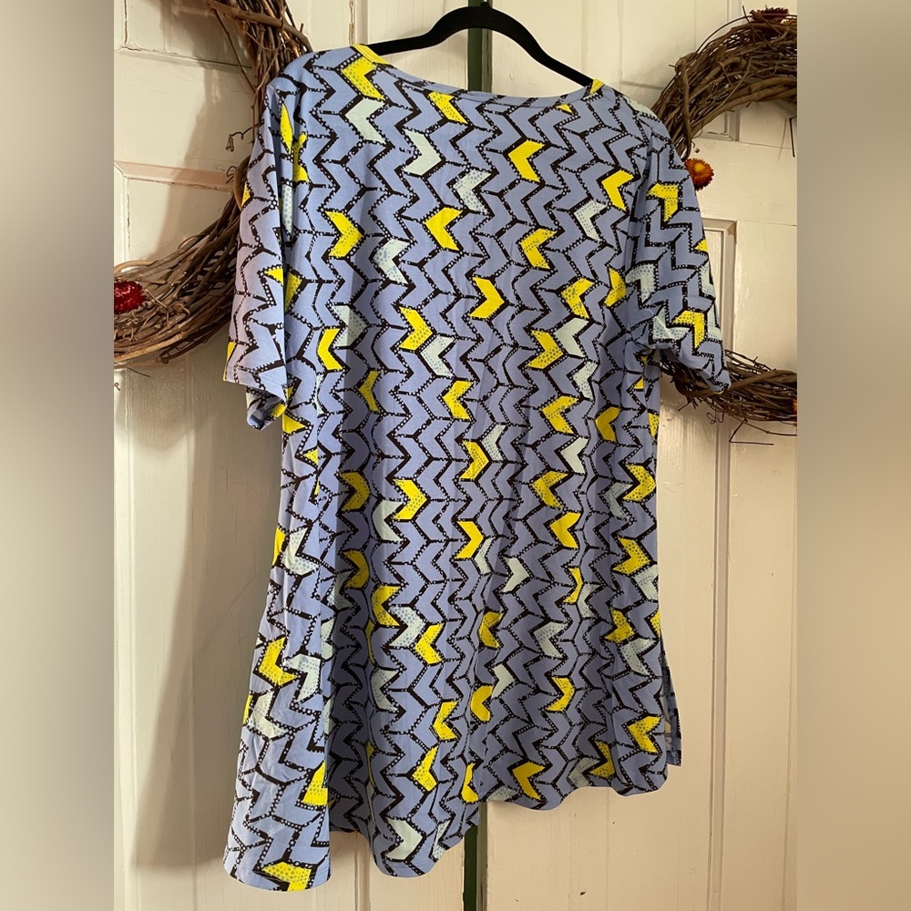 LuLaRoe short sleeve top women’s size L